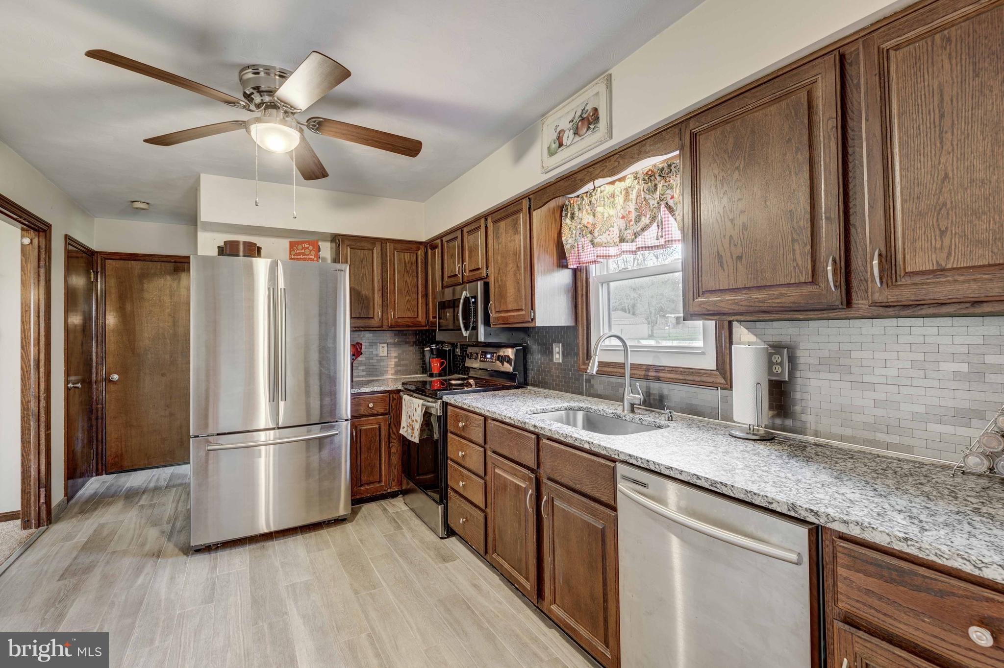 11642 Simmons Road Taneytown, MD 21787 - Photo 15 of 29 Stainless Steel appliances