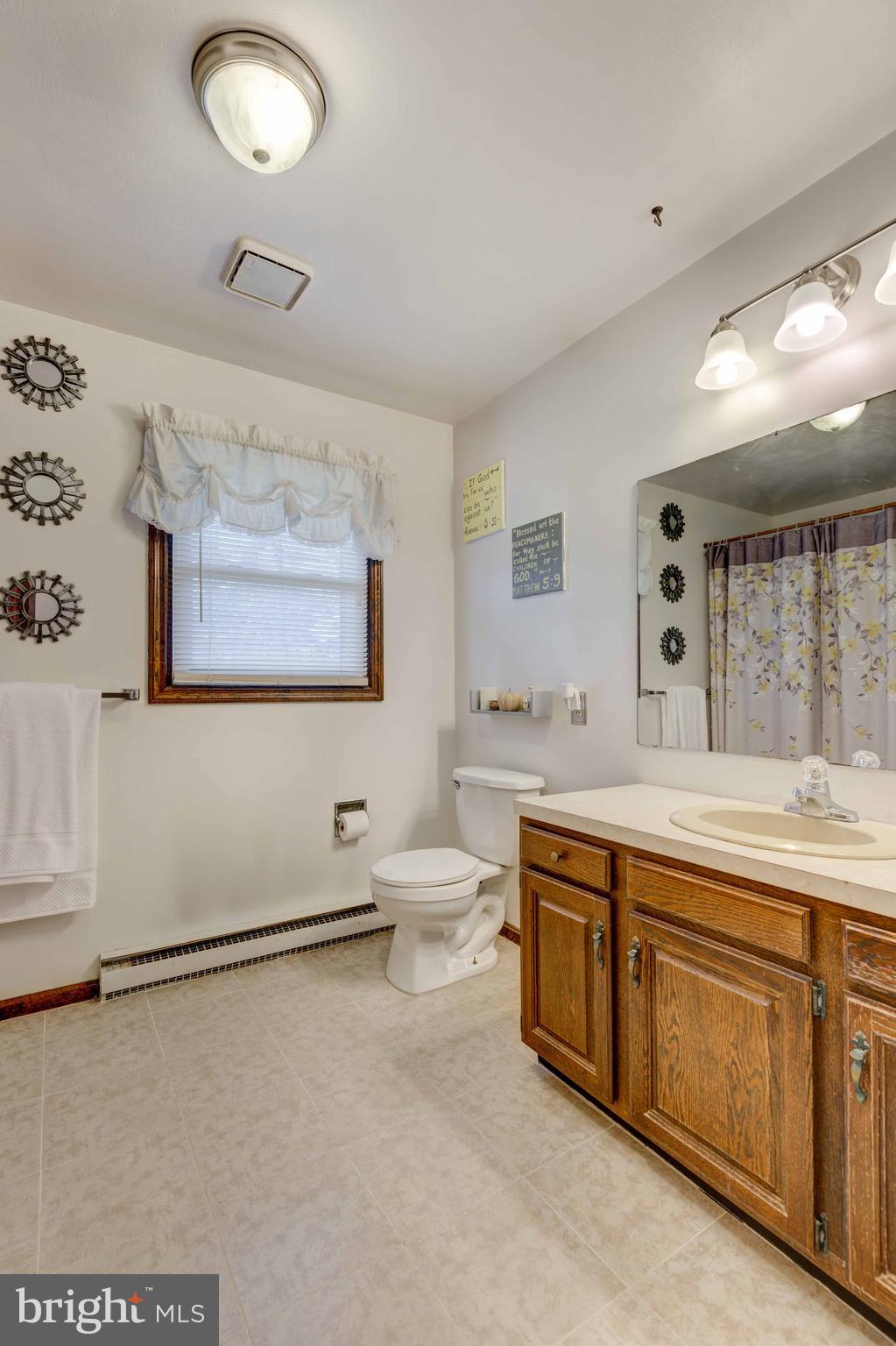11642 Simmons Road Taneytown, MD 21787 - Photo 23 of 29 Full Bath