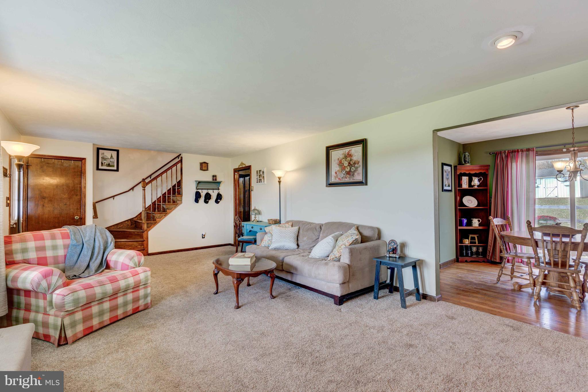 11642 Simmons Road Taneytown, MD 21787 - Photo 8 of 29 Living Room