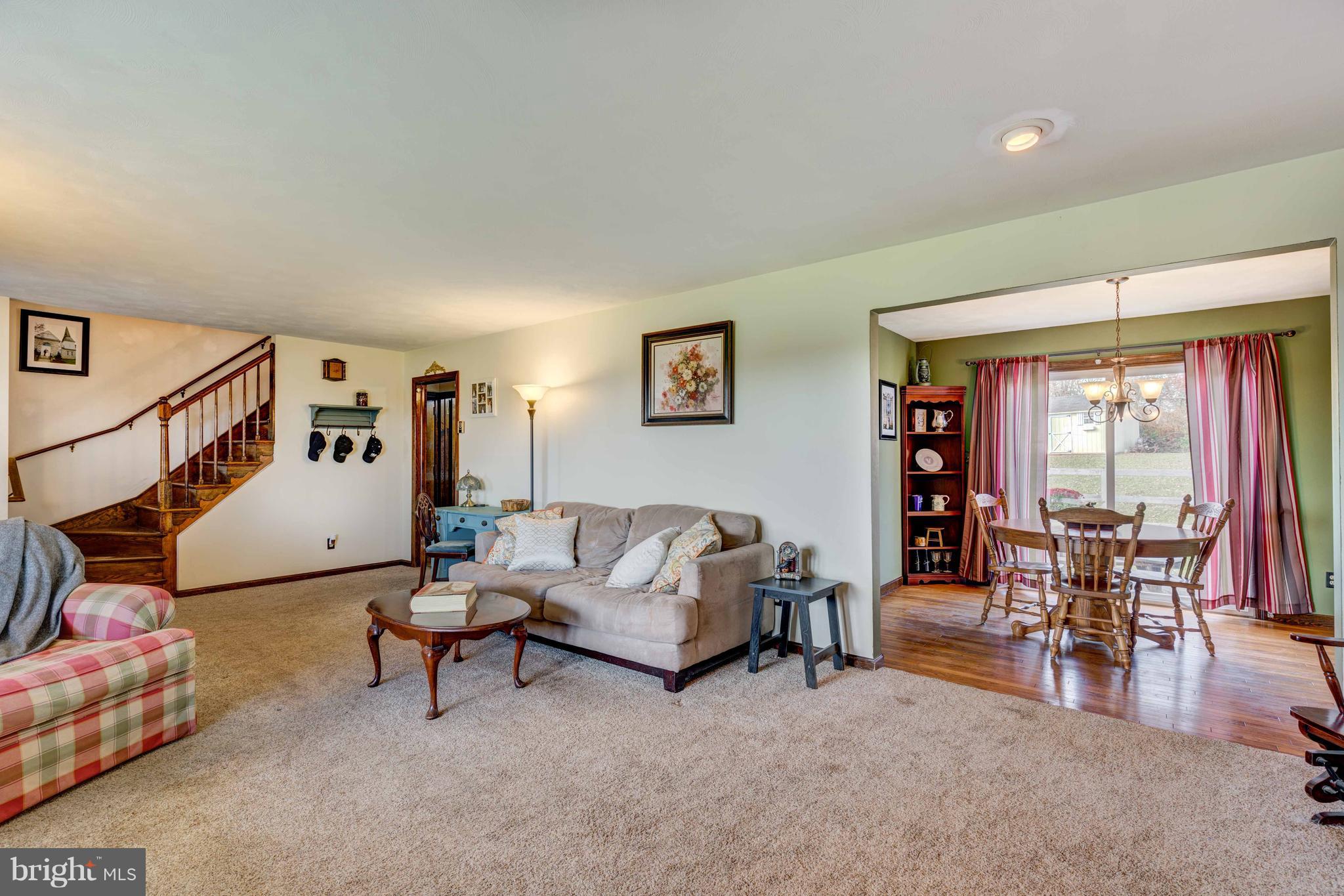 11642 Simmons Road Taneytown, MD 21787 - Photo 9 of 29 Living Room