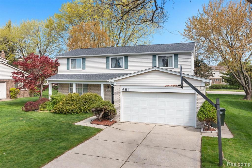 691 Abbey Court Rochester Hills, MI 48307 - Photo 2 of 39
