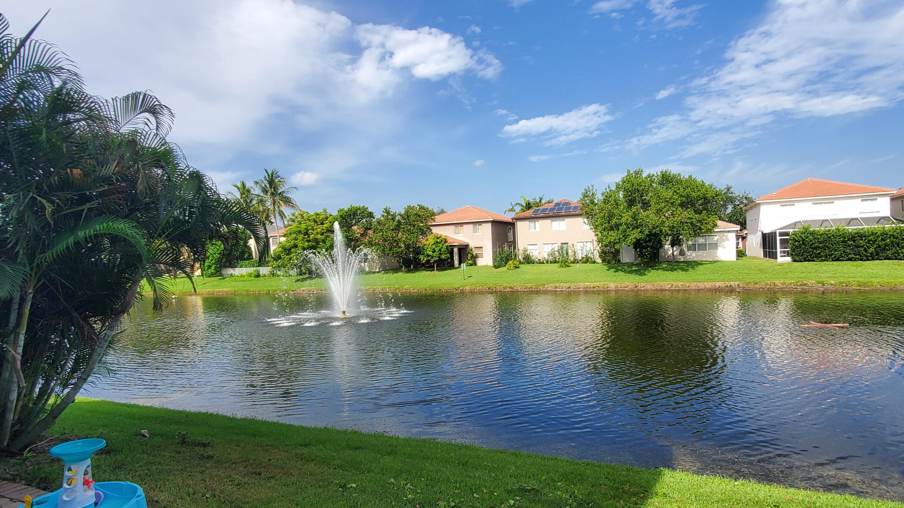 3051 Laurel Ridge Circle Riviera Beach, FL 33404 - Photo 17 of 19 Back (3)