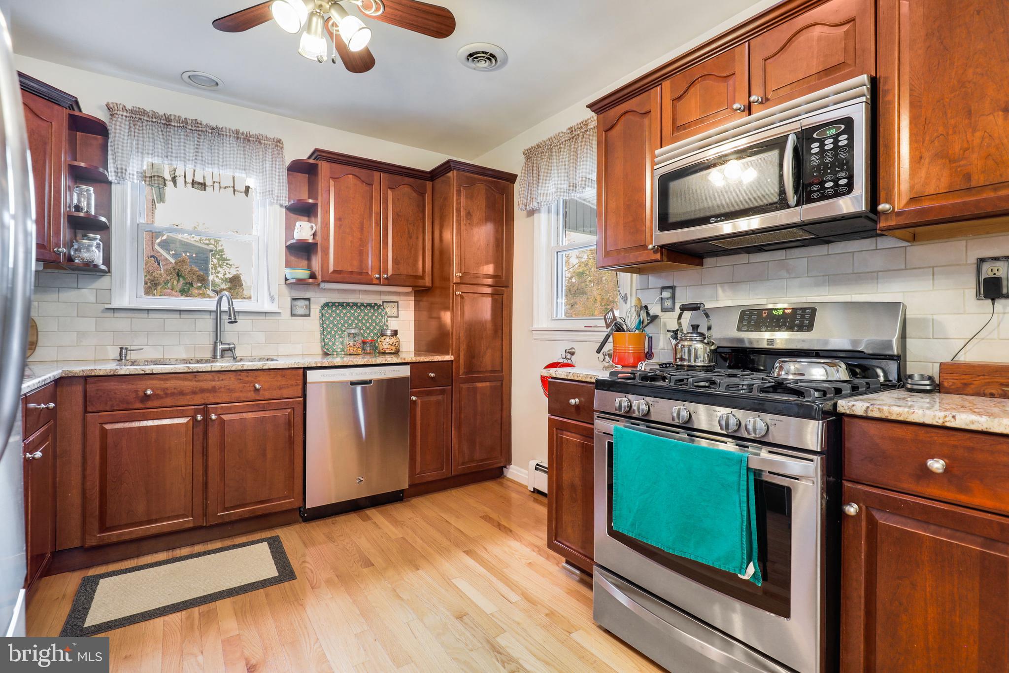 508 Windwood Road Baltimore, MD 21212 - Photo 14 of 48 Custom wood cabinetry