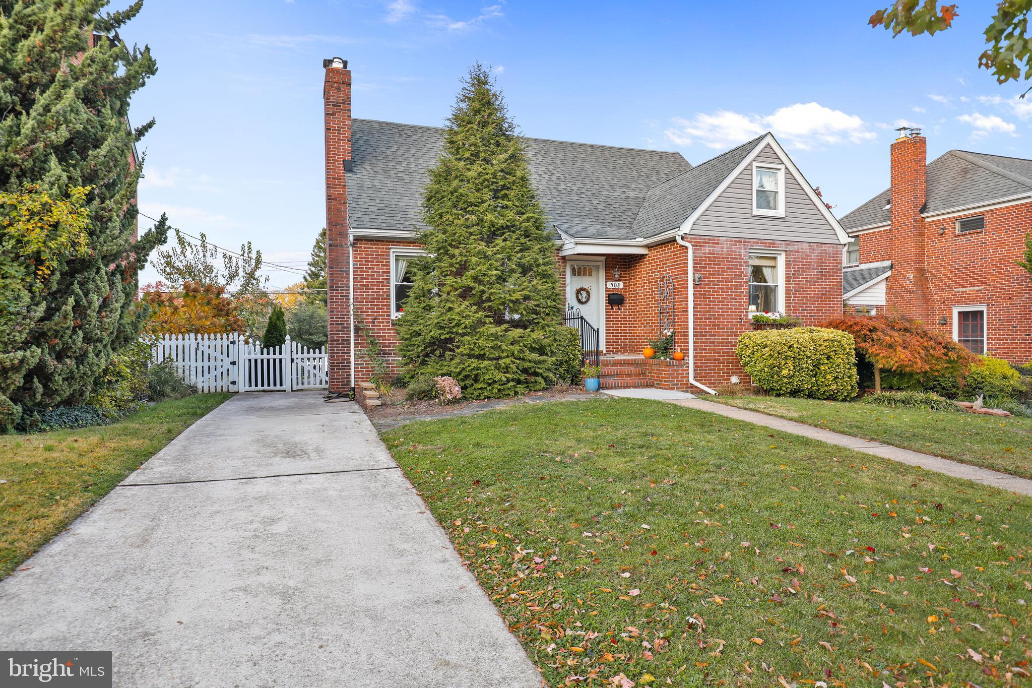 508 Windwood Road Baltimore, MD 21212 - Photo 3 of 48 Side view- private Driveway