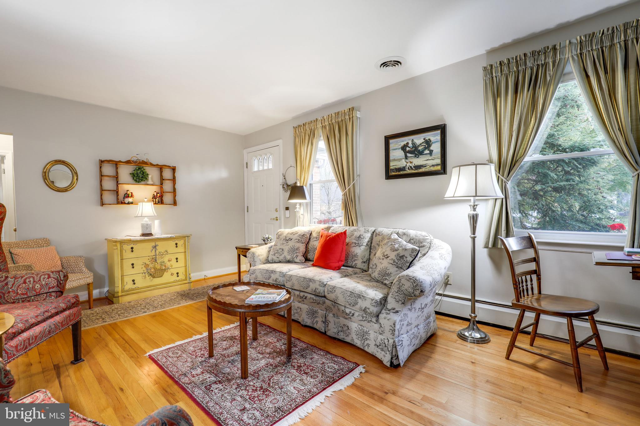 508 Windwood Road Baltimore, MD 21212 - Photo 5 of 48 Charming Living Room w/Gleaming Hwd flrs greet you