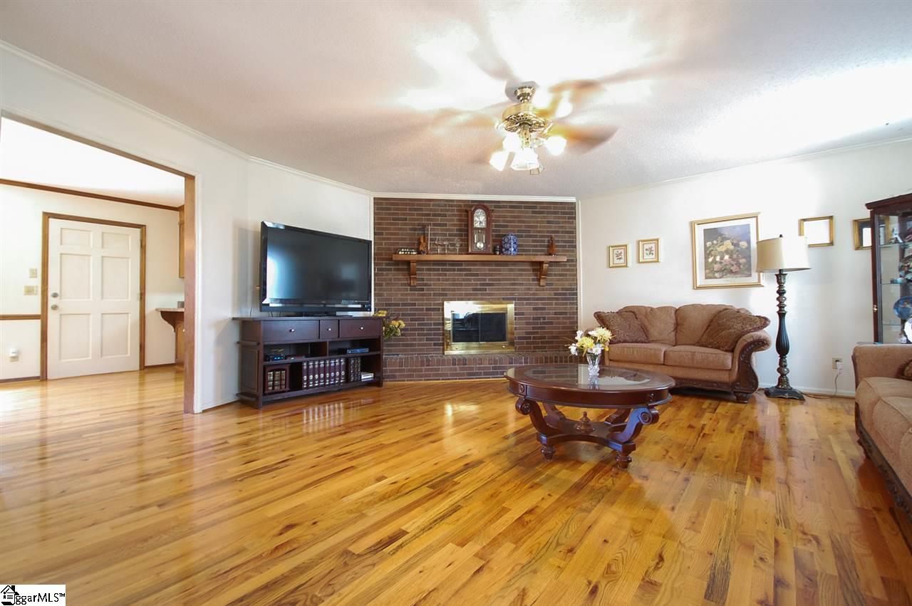 8321 Reidville Road Greer, SC 29651 - Photo 6 of 31 Gallery Image 6