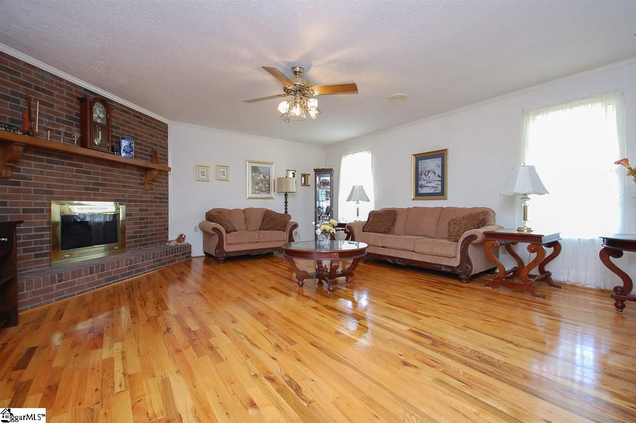 8321 Reidville Road Greer, SC 29651 - Photo 7 of 31 Gallery Image 7