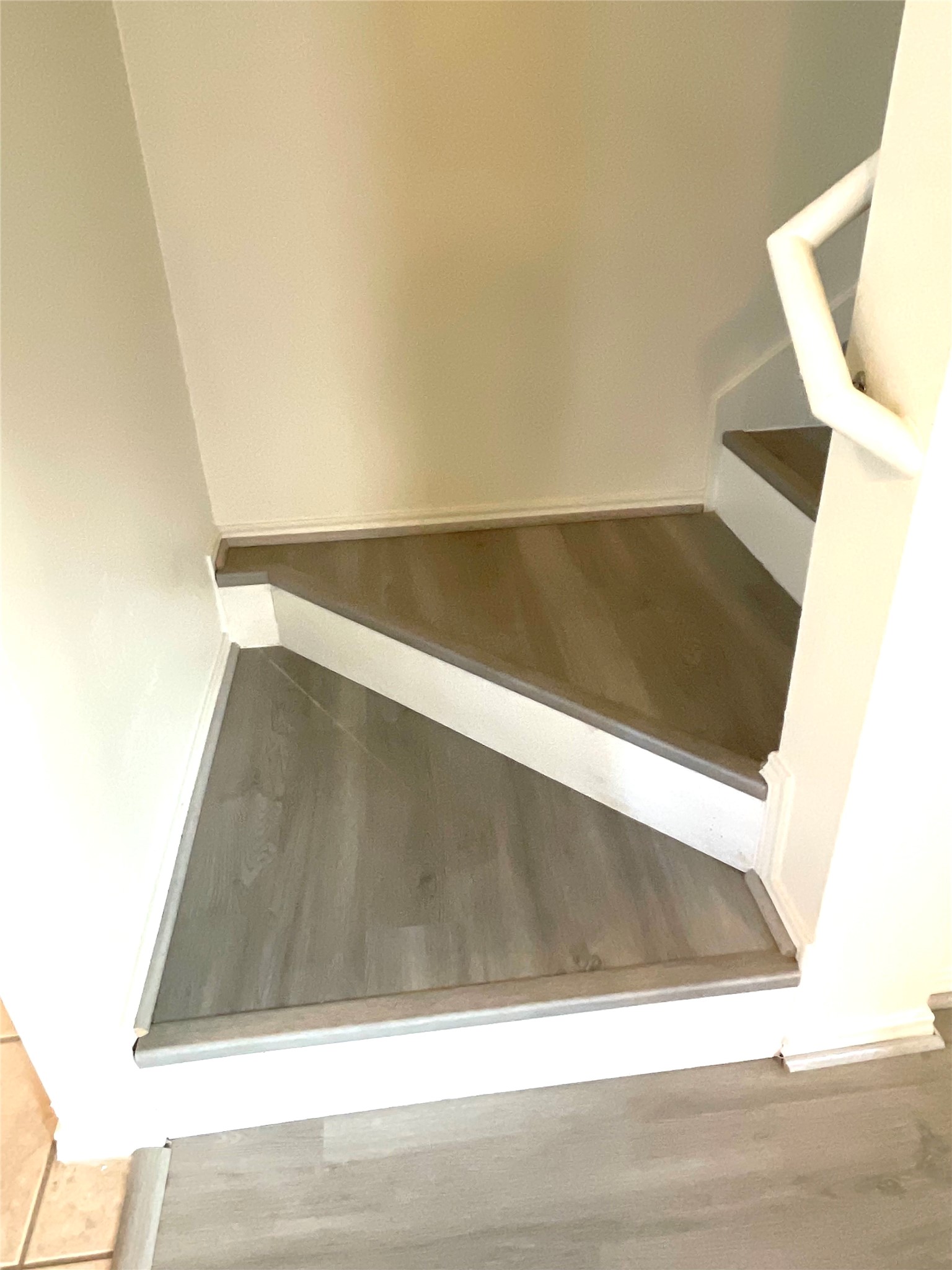 23623 Twisting Falls Drive Spring, TX 77373 - Photo 29 of 46 Staircase Landing