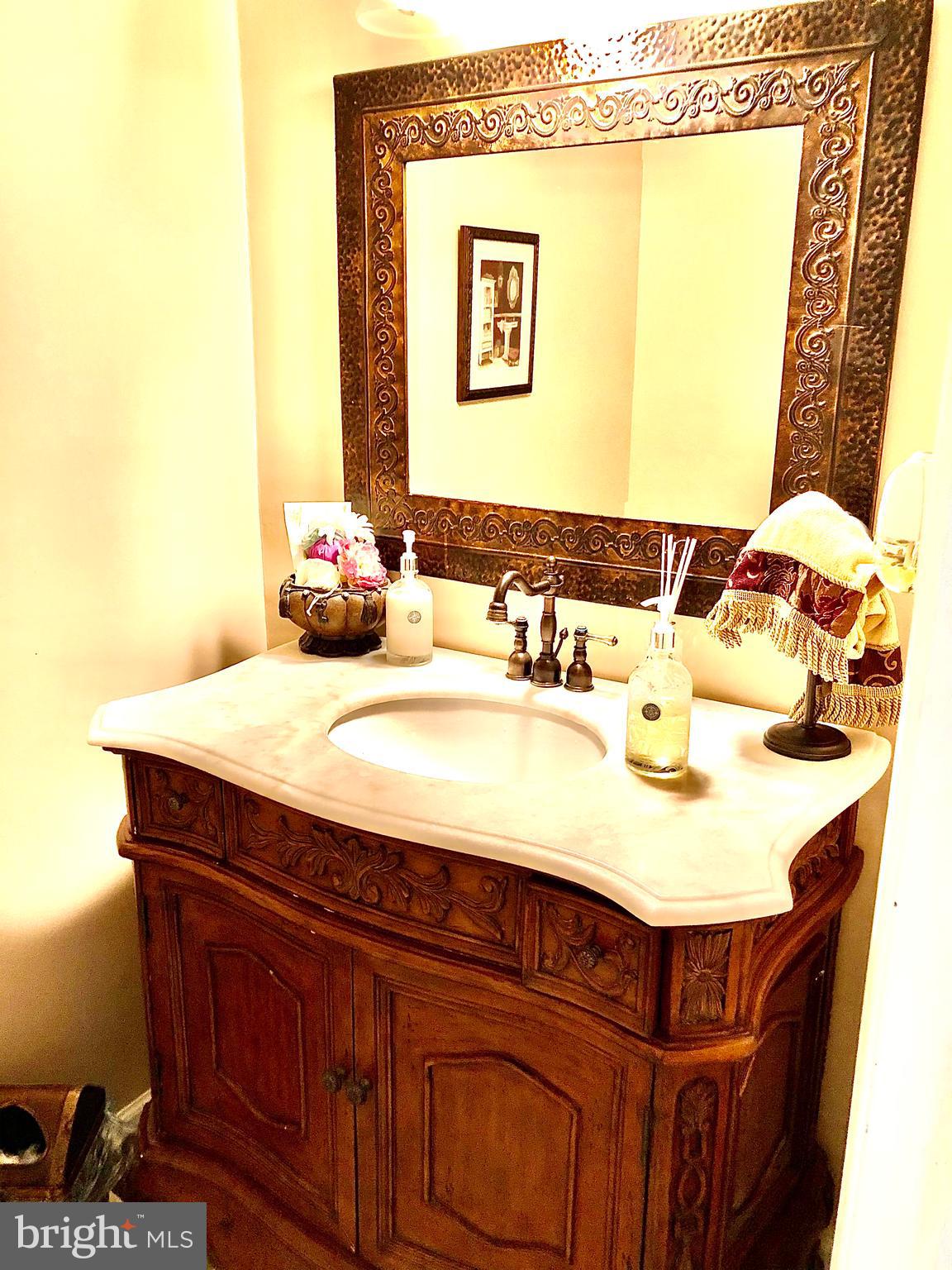 9604 Hall Road Potomac, MD 20854 - Photo 8 of 20 Powder Room
