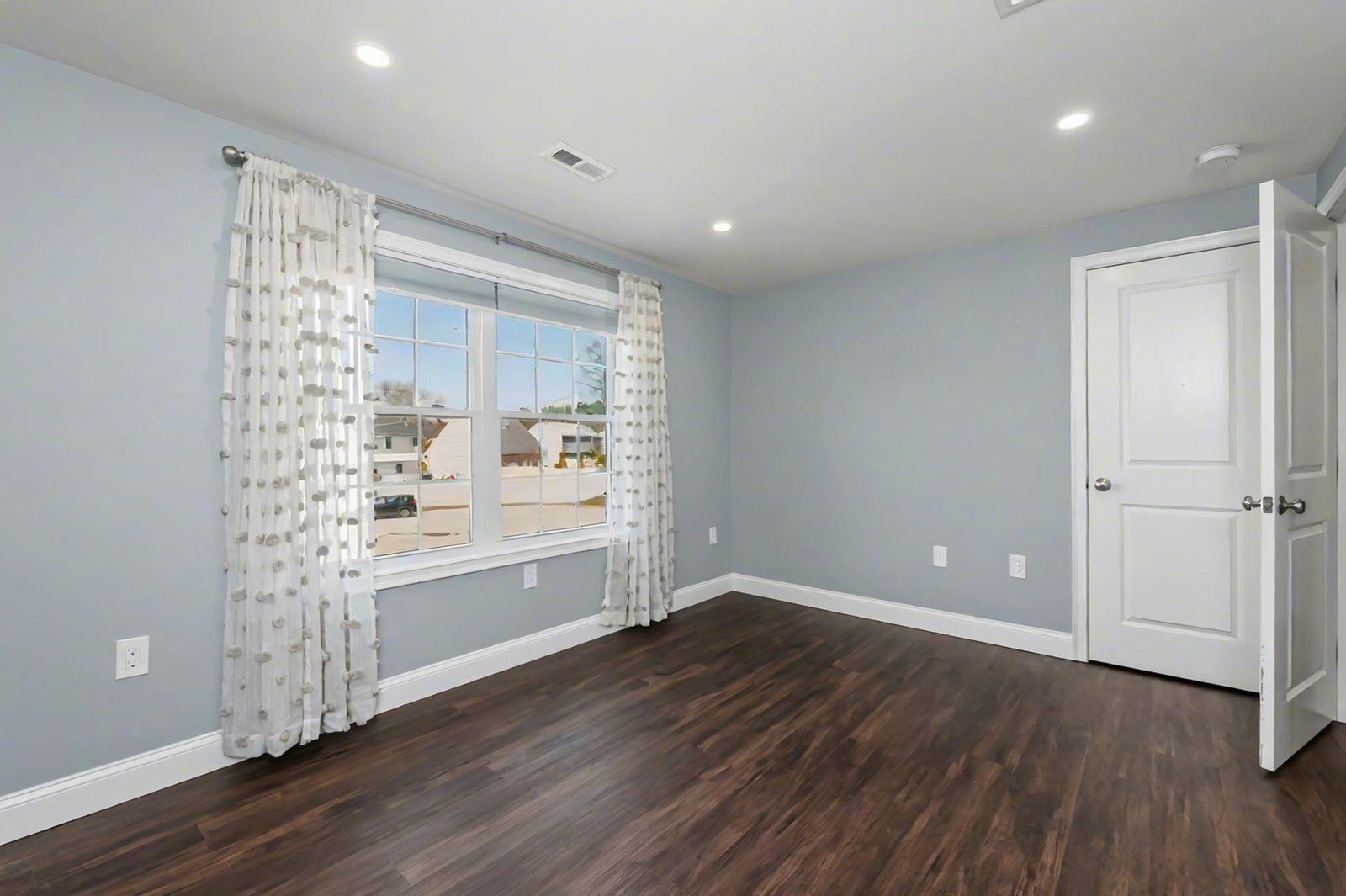 18 Brent Court Manchester, NH 03103 - Photo 25 of 36