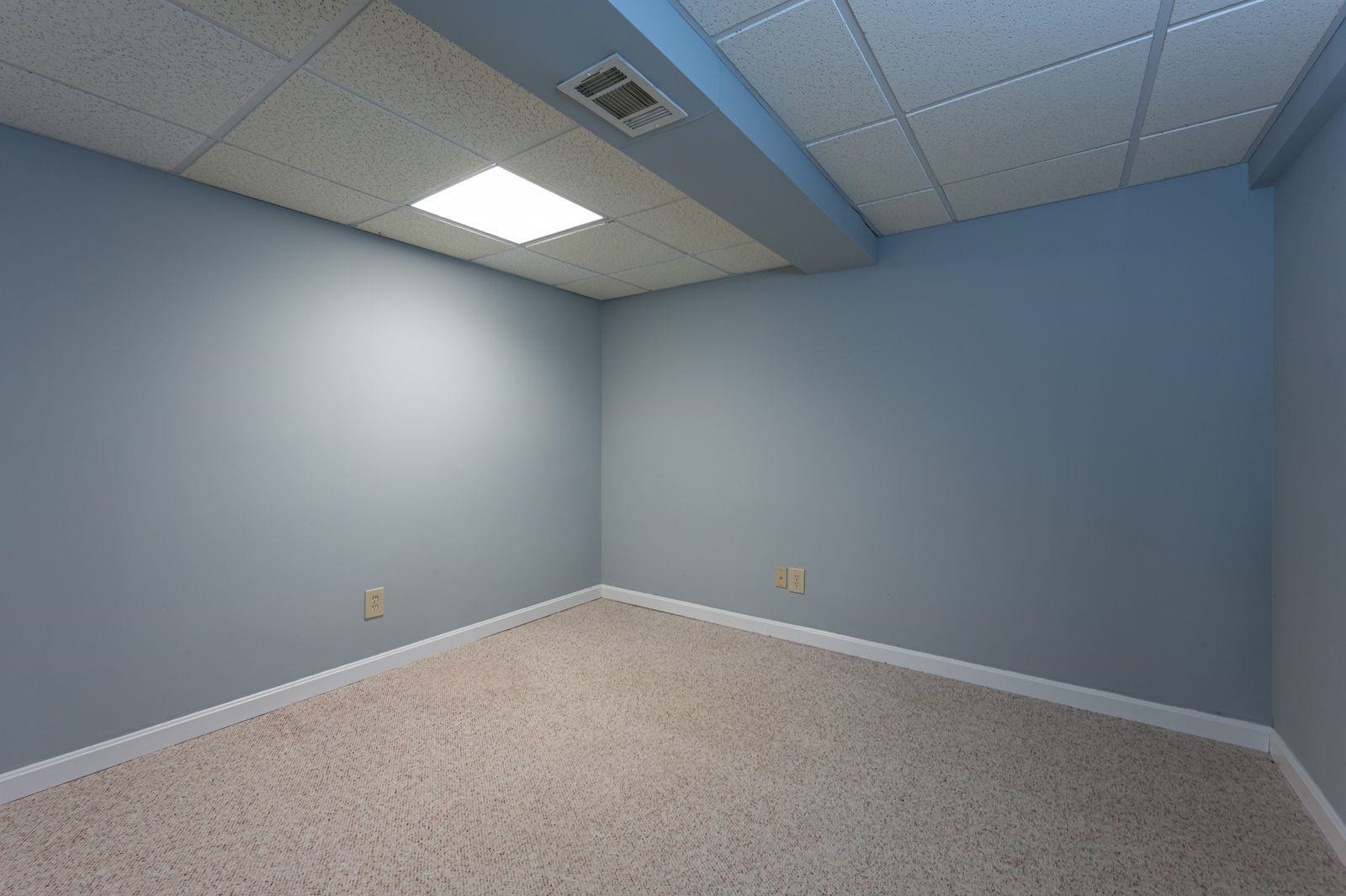 18 Brent Court Manchester, NH 03103 - Photo 29 of 36