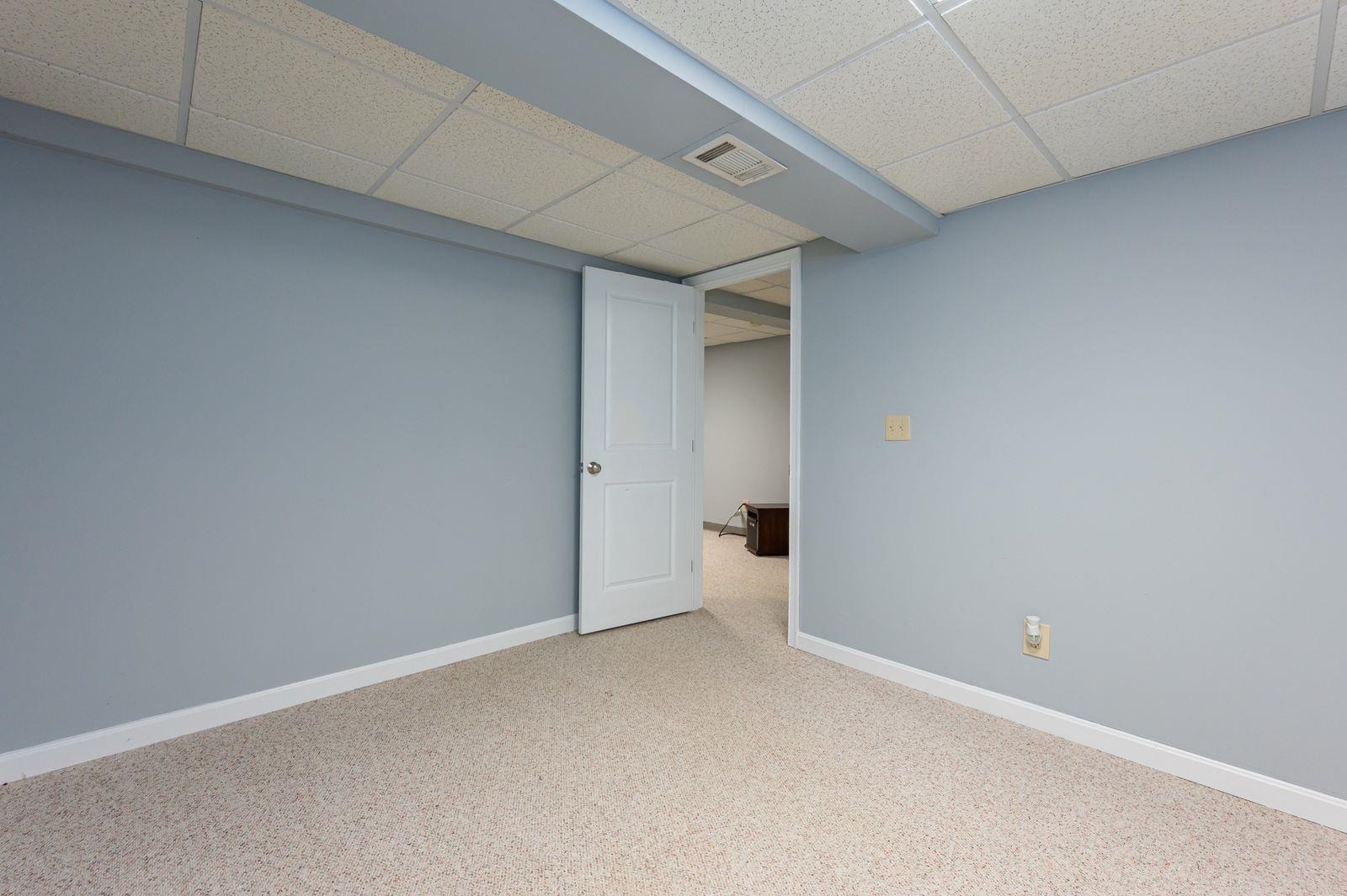 18 Brent Court Manchester, NH 03103 - Photo 30 of 36