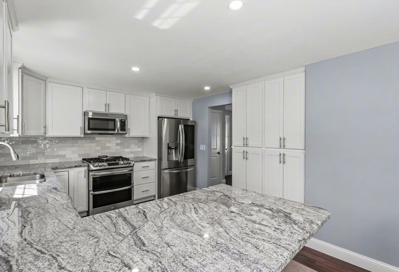 18 Brent Court Manchester, NH 03103 - Photo 5 of 36