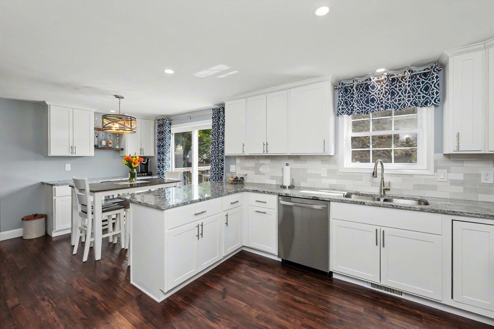 18 Brent Court Manchester, NH 03103 - Photo 6 of 36