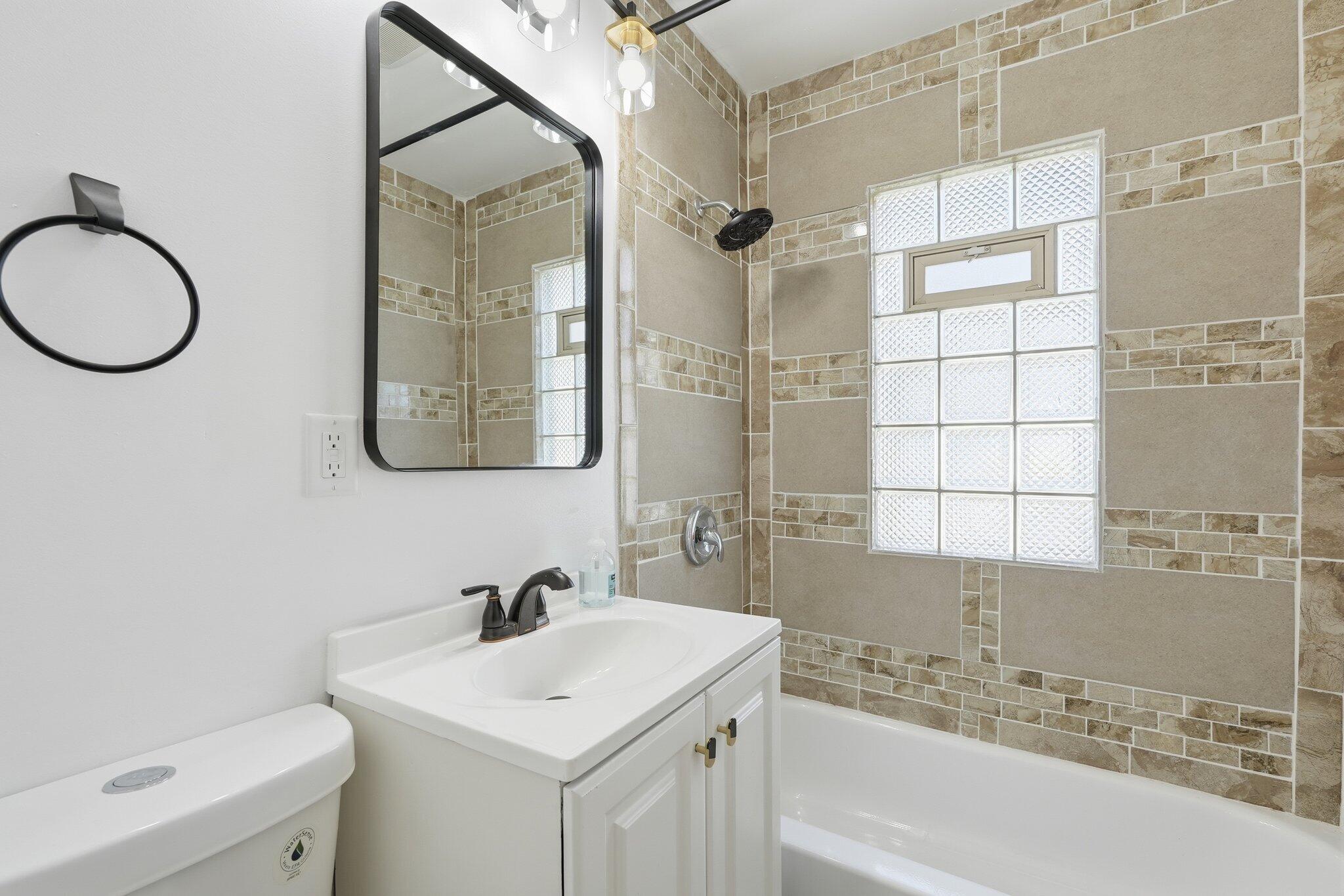 4825 North 25th Street Milwaukee, WI 53209 - Photo 14 of 24 Renovated full bathroom
