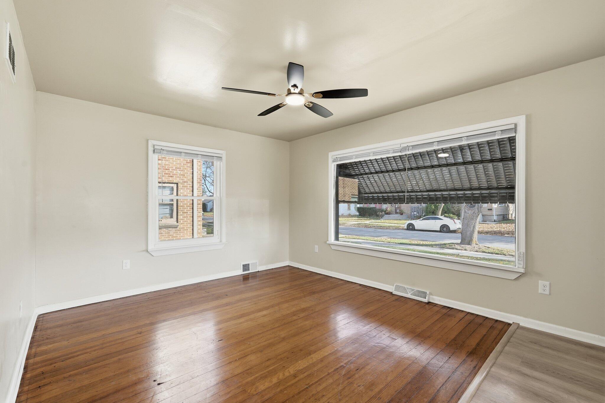 4825 North 25th Street Milwaukee, WI 53209 - Photo 6 of 24 Living Room