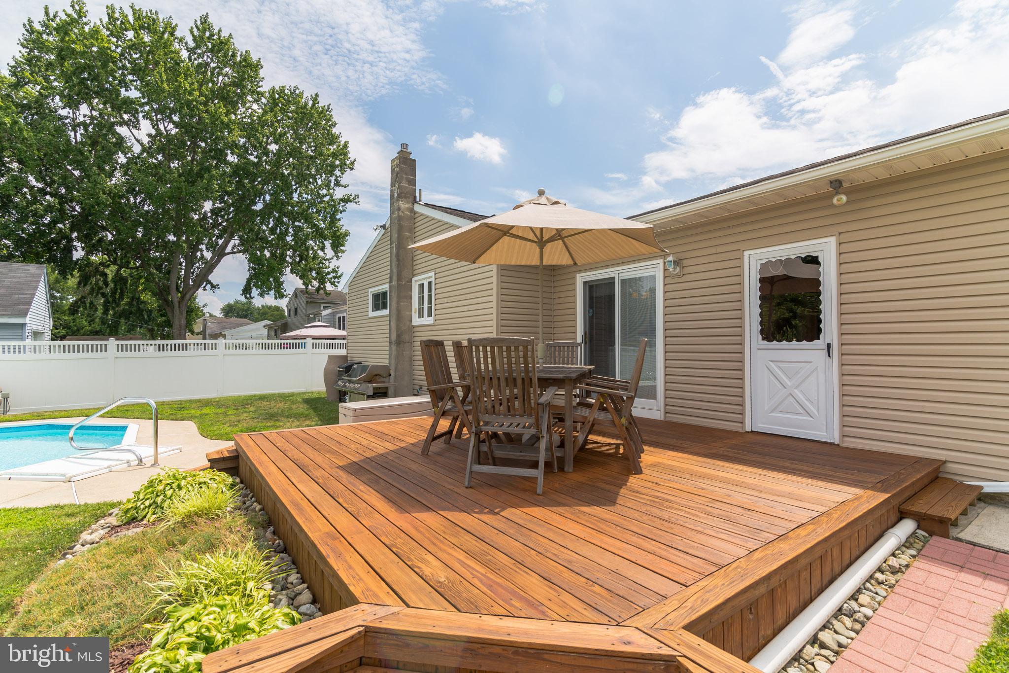 14 Mill Bend Road Hamilton, NJ 08690 - Photo 22 of 26 Wonderful raised deck
