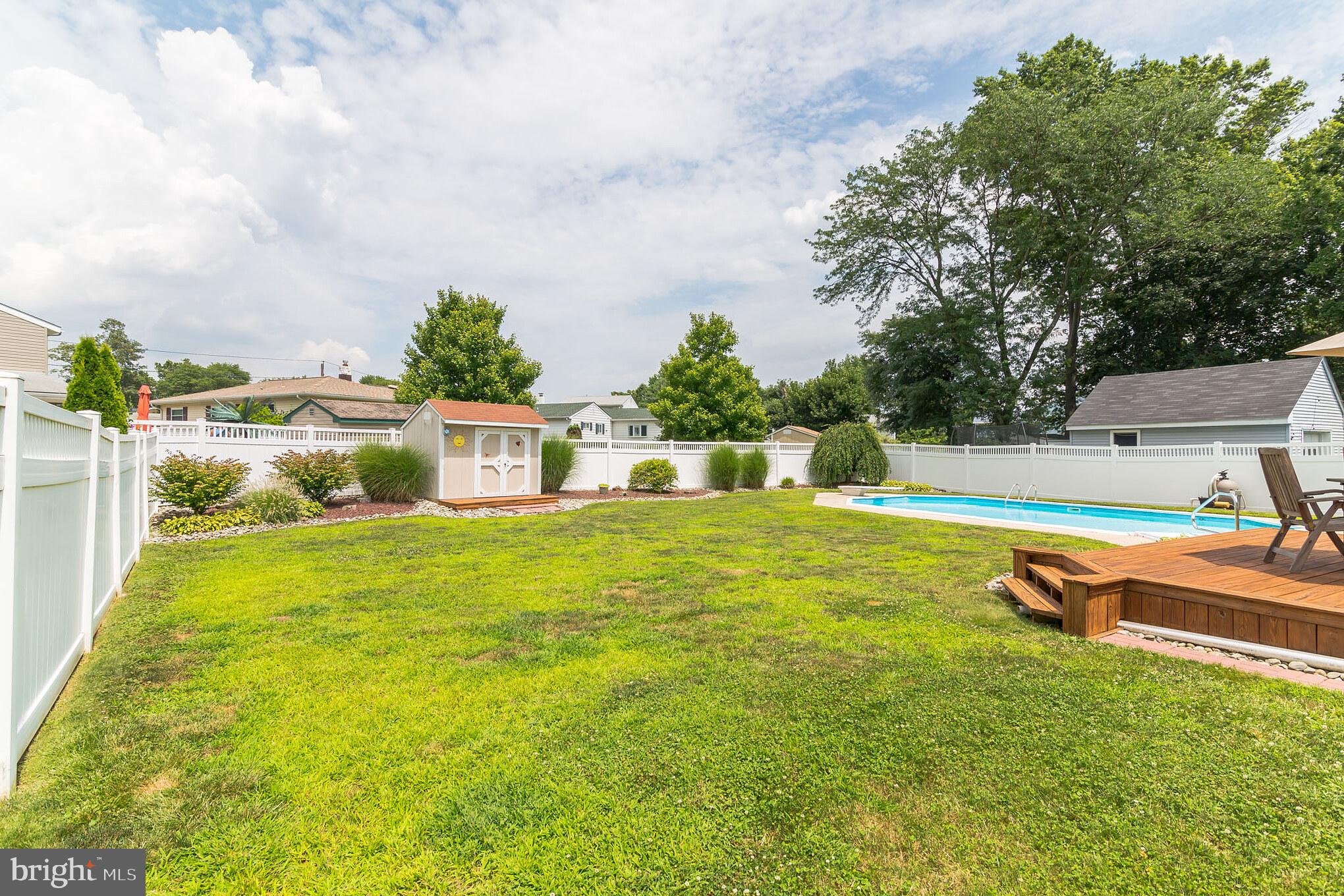 14 Mill Bend Road Hamilton, NJ 08690 - Photo 23 of 26 Lots of lawn for all your activities.....