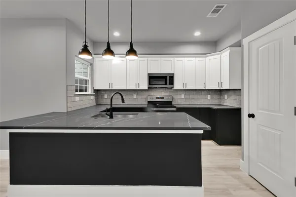 $2,100 | 7415 Hezekiah Lane, Unit B, Houston, TX 77088