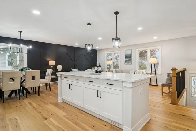 $569,000 | 1420 Hassell Road, Hoffman Estates, IL 60169