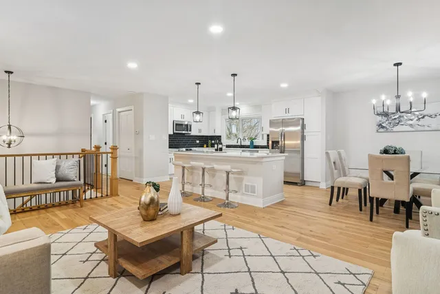 $569,000 | 1420 Hassell Road, Hoffman Estates, IL 60169