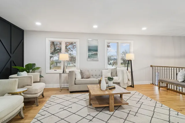 $569,000 | 1420 Hassell Road, Hoffman Estates, IL 60169