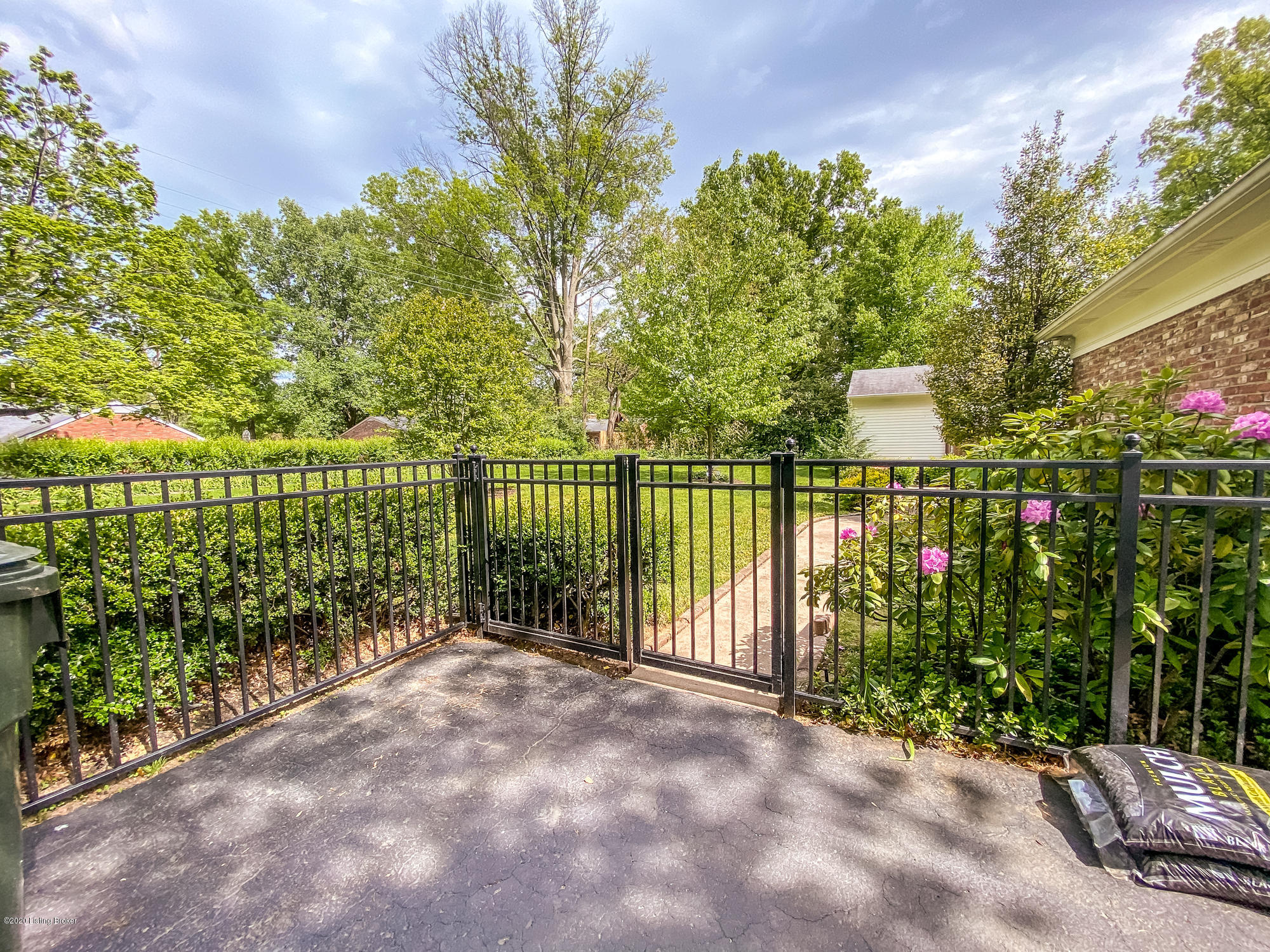 2309 Merrick Road Louisville, KY 40207 - Photo 49 of 50 046-2309-46