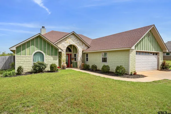 $290,000 | 565 County Road 182, Overton, TX 75684