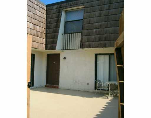 7531 Courtyard Run East, Unit 7531 Boca Raton, FL 33433 - Photo 4 of 7 Patio/Deck