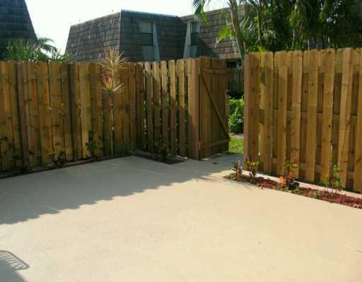 7531 Courtyard Run East, Unit 7531 Boca Raton, FL 33433 - Photo 5 of 7 Patio/Deck