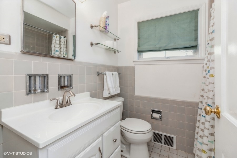 9239 Harding Avenue Evanston, IL 60203 - Photo 16 of 36