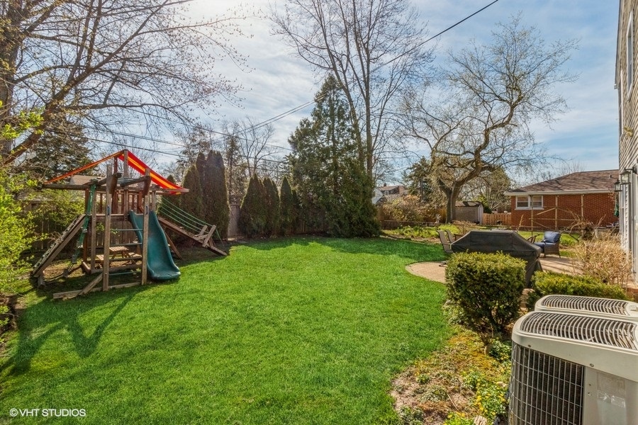 9239 Harding Avenue Evanston, IL 60203 - Photo 31 of 36