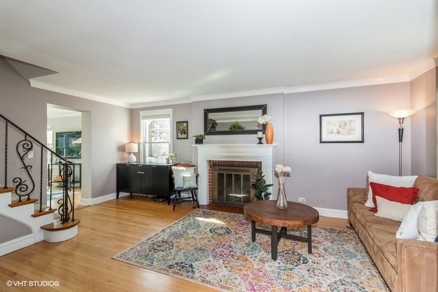 9239 Harding Avenue Evanston, IL 60203 - Photo 4 of 36