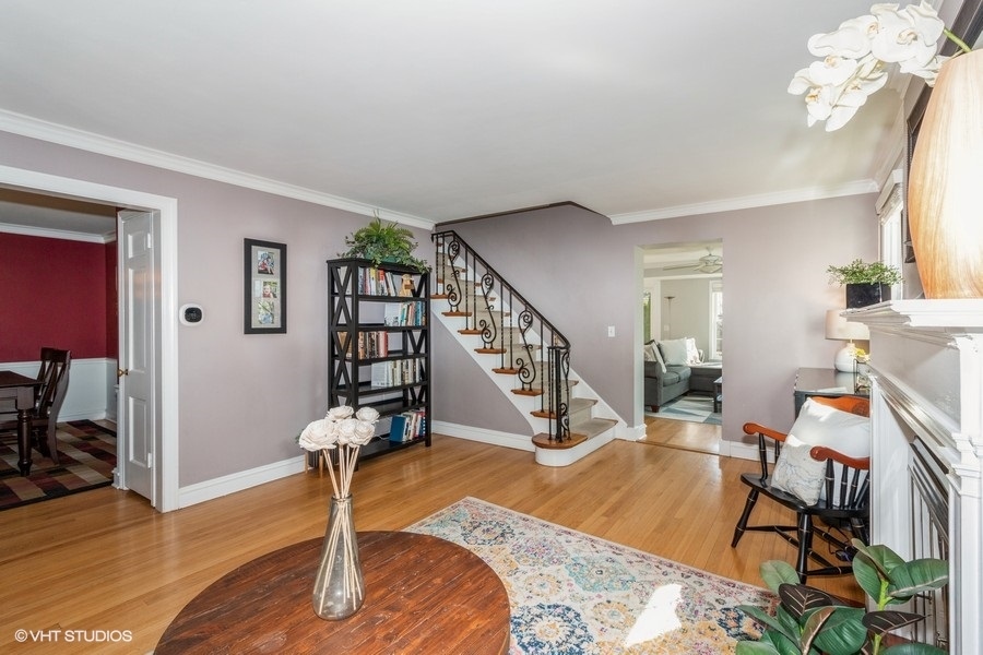 9239 Harding Avenue Evanston, IL 60203 - Photo 5 of 36