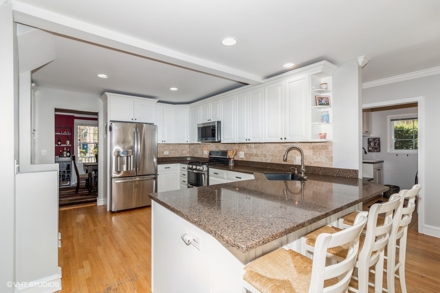 9239 Harding Avenue Evanston, IL 60203 - Photo 7 of 36