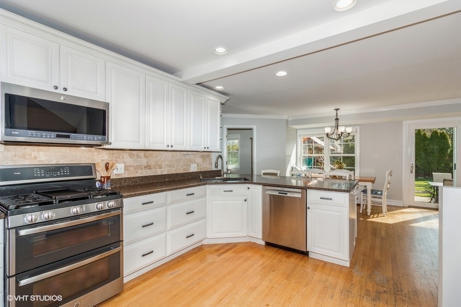 9239 Harding Avenue Evanston, IL 60203 - Photo 8 of 36