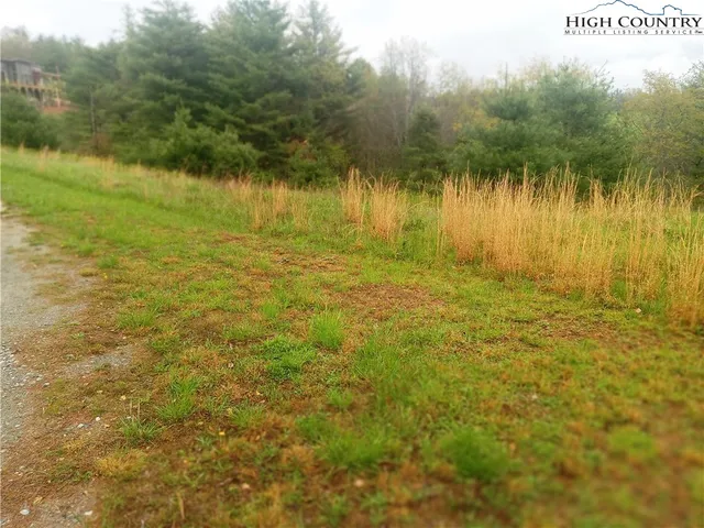 a view of a lake with houses in outdoor space