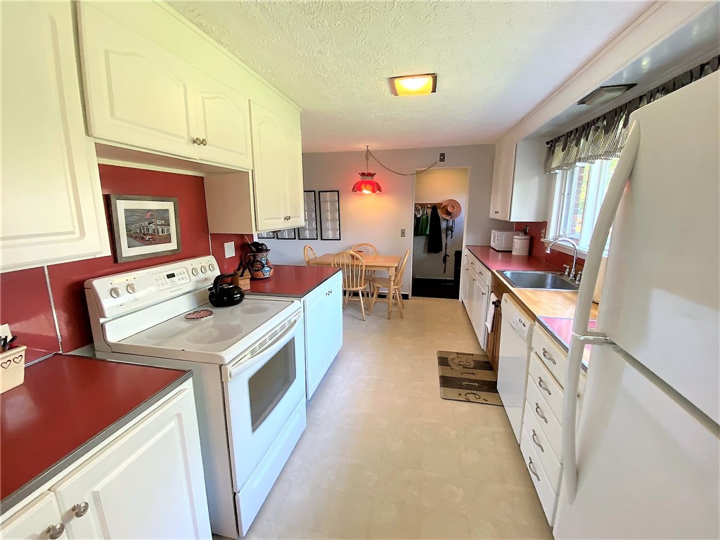 1560 Westfall Road Brighton, NY 14618 - Photo 15 of 40 Absolutely pristine original counter tops!