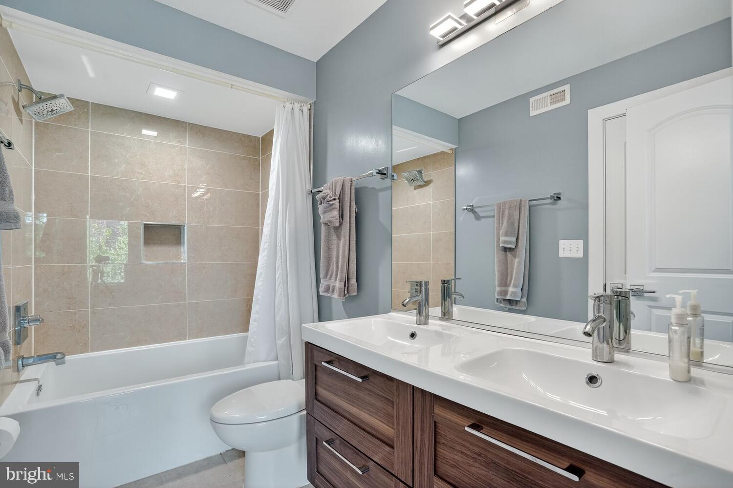 5700 Blair Road Northeast Washington, DC 20011 - Photo 22 of 45 a bathroom with a double vanity sink toilet mirror and bathtub
