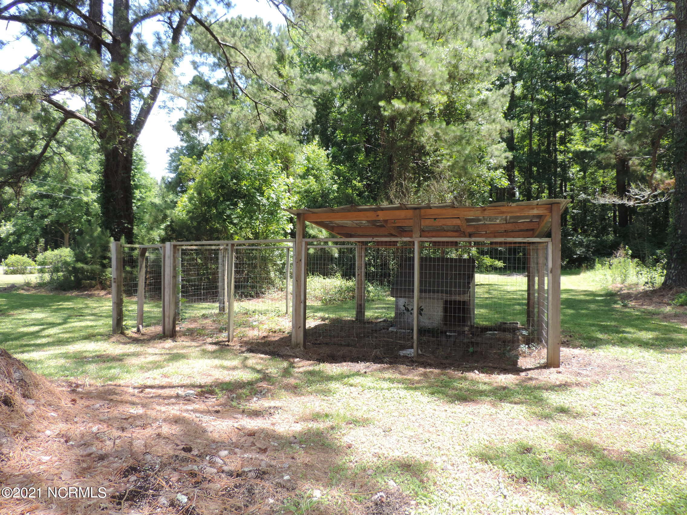 2130 Hills Neck Road Ernul, NC 28527 - Photo 20 of 20 fenced area for pet