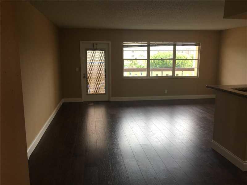 3014 Wolverton East, Unit A Boca Raton, FL 33434 - Photo 4 of 10 LIVING ROOM