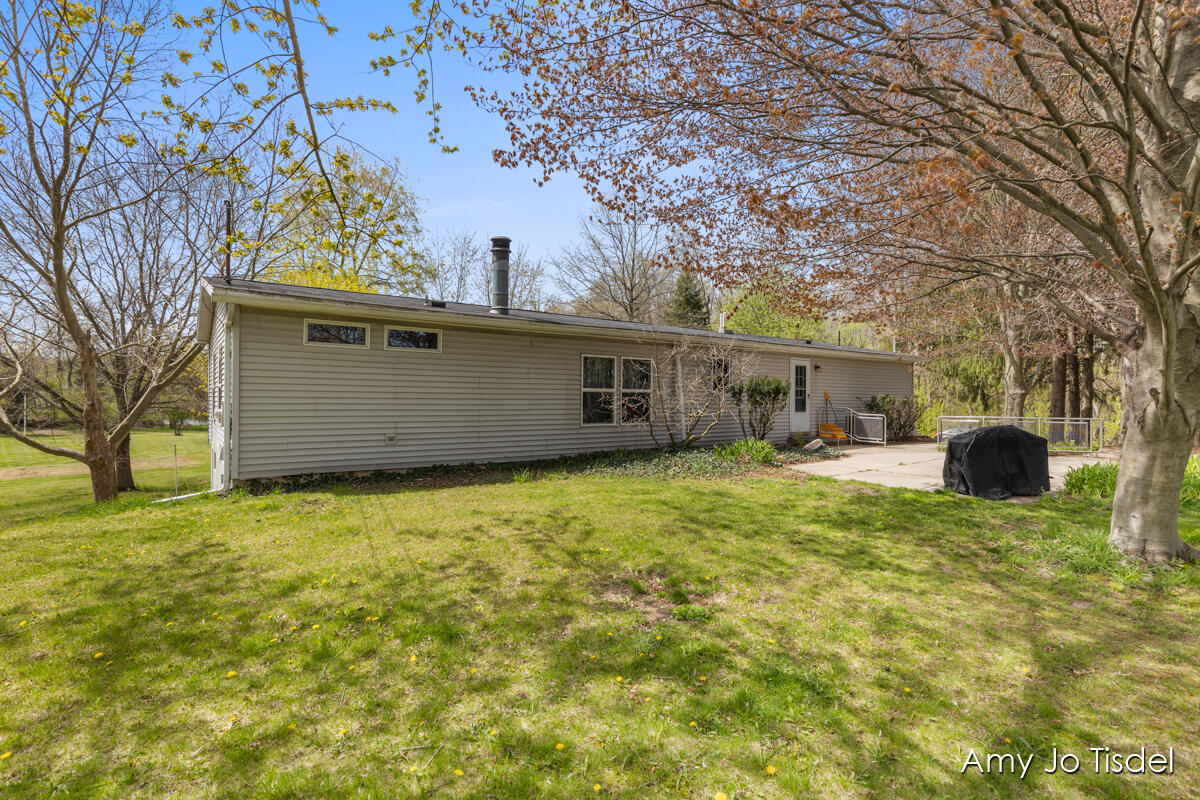 7210 Belding Road Northeast Rockford, MI 49341 - Photo 7 of 41 IMG_1032