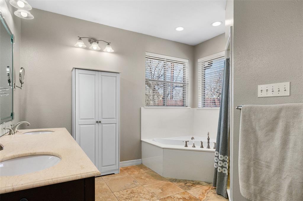 8903 Ravenswood Road Granbury, TX 76049 - Photo 20 of 36 Jetted Tub