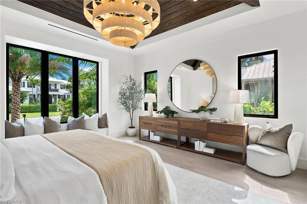 273 10th Avenue South Naples, FL 34102 - Photo 9 of 13