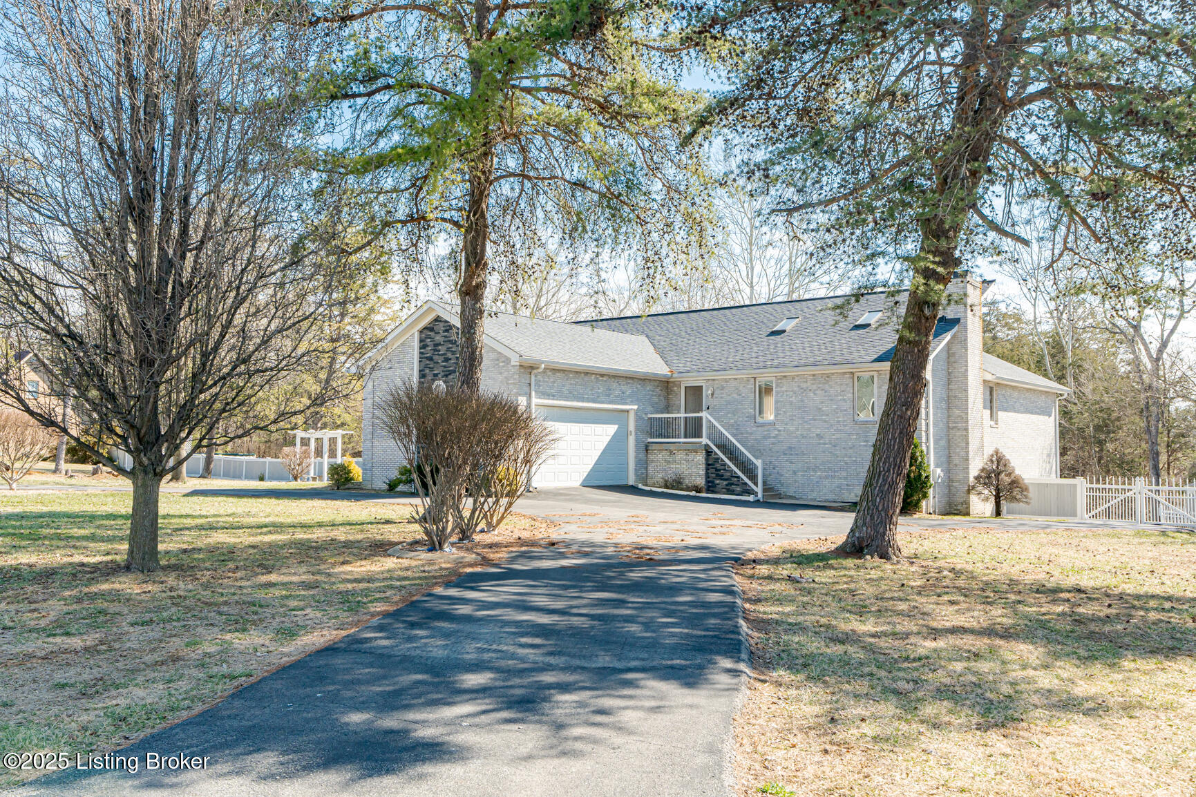 734 Greenbriar Road Mount Washington, KY 40047 - Photo 4 of 91 DSC00881
