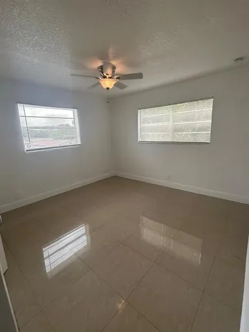 $1,700 | 110 Southeast 2nd Street, Unit 201, Hallandale Beach, FL 33009