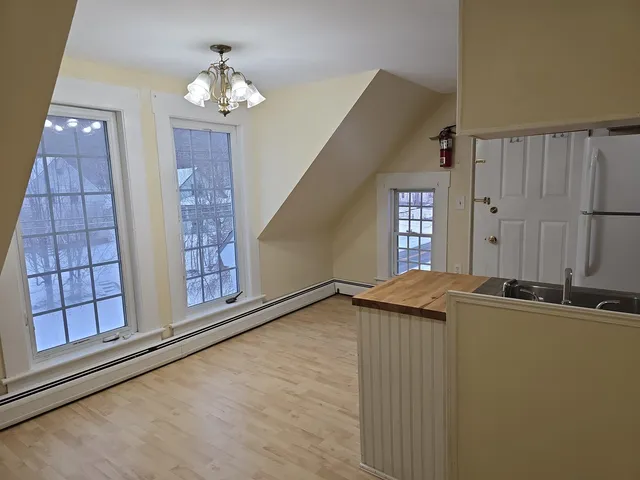 $1,100 | 165 South Main Street, Unit 6, Newport, NH 03773