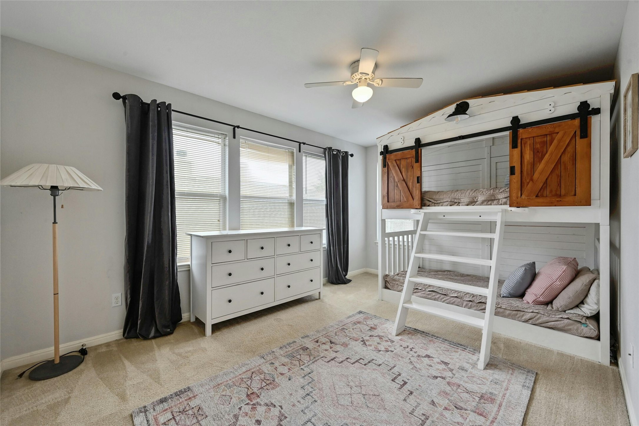 130 Farm House Road San Marcos, TX 78666 - Photo 21 of 34 a bedroom with a bed and a window