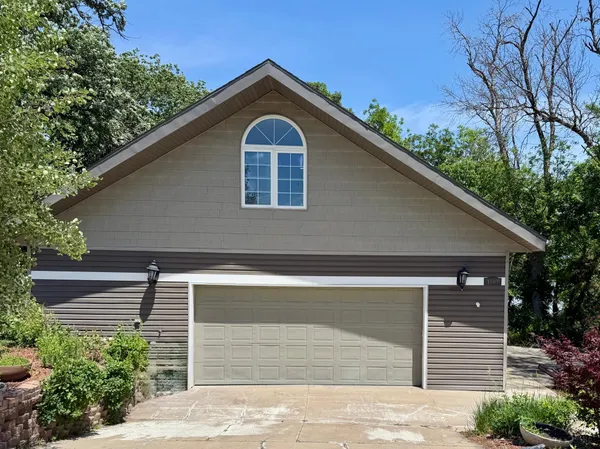 $299,900 | 1907 South Shore Drive, Albert Lea, MN 56007