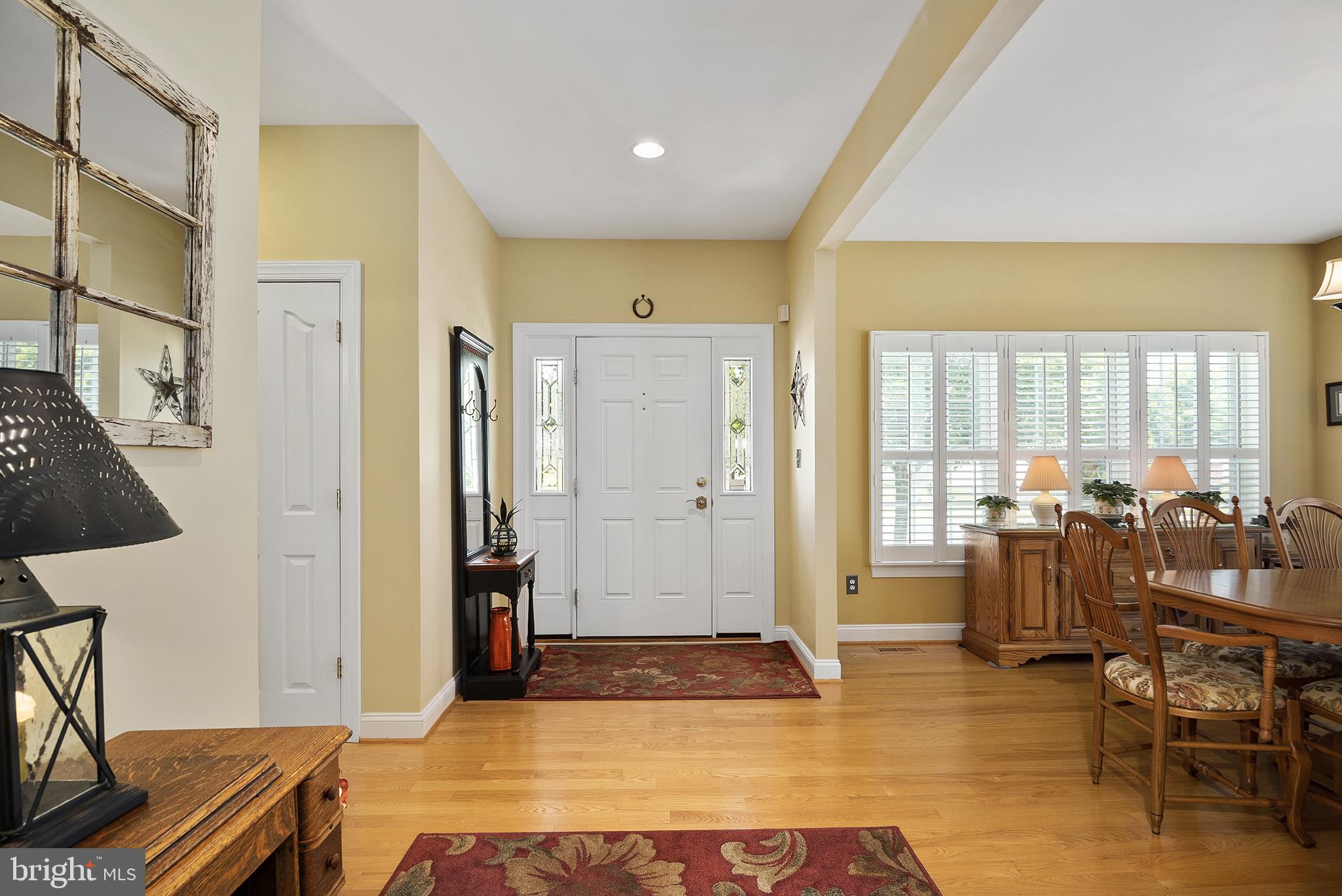 73 Devalinder Drive Newark, DE 19702 - Photo 4 of 28 Entrance/Formal Living Room